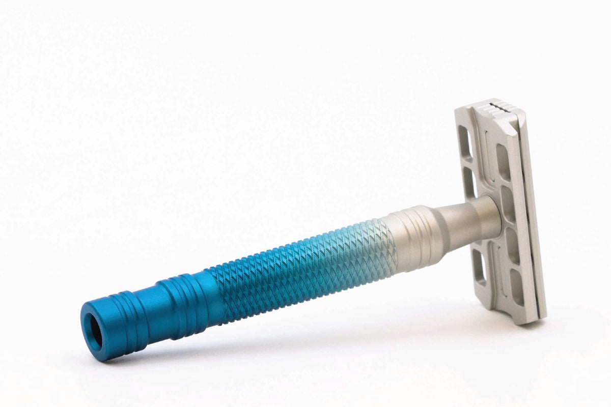 The Bison Safety Razor - Glacier