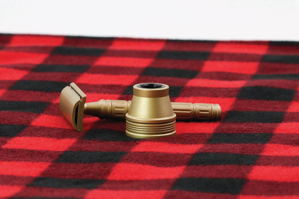 karve overlander 両刃カミソリ　真鍮 Karve Overlander - Brass | Razor Review - YouTube